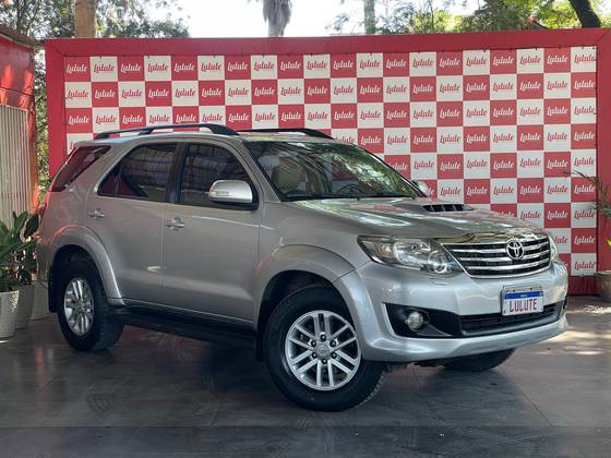 TOYOTA HILUX SW4 3.0 SRV 4X4 7 LUGARES 16V TURBO INTERCOOLER DIESEL 4P AUTOMÁTICO